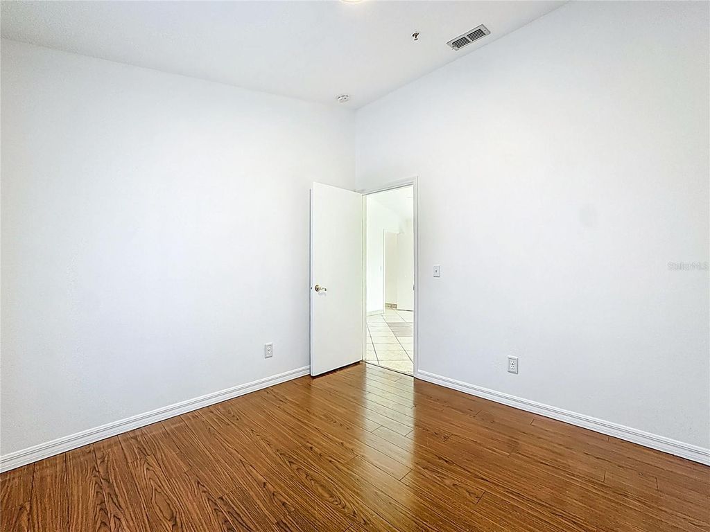 Image 18 of property listing at 9660 HOLLYHILL DRIVE, Orlando, FL 32824