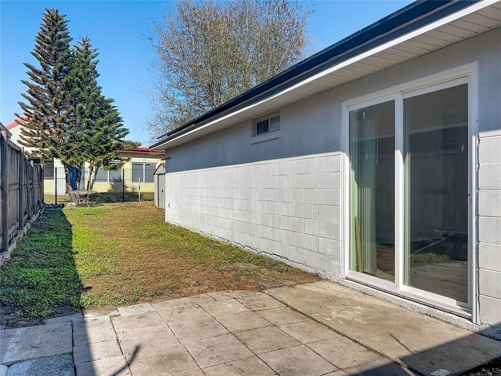 Image 34 of property listing at 9660 HOLLYHILL DRIVE, Orlando, FL 32824