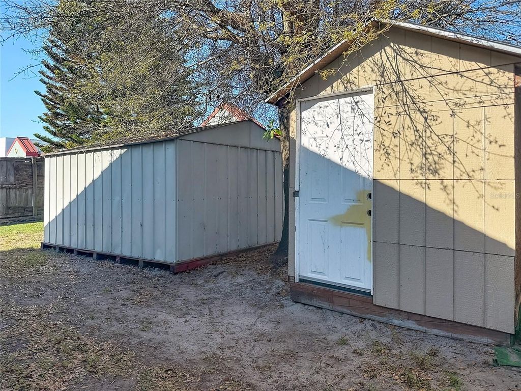 Image 36 of property listing at 9660 HOLLYHILL DRIVE, Orlando, FL 32824