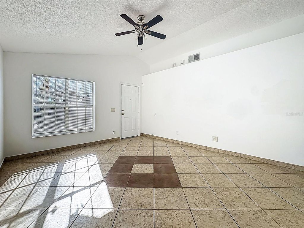 Image 7 of property listing at 9660 HOLLYHILL DRIVE, Orlando, FL 32824