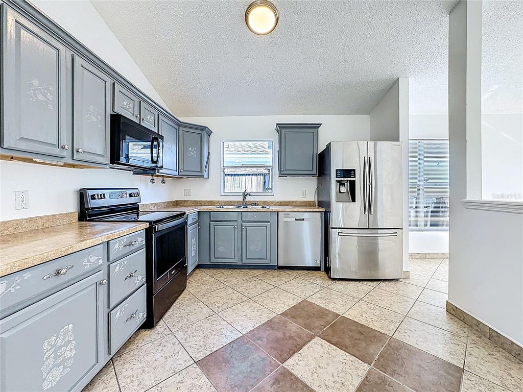 Image 10 of property listing at 9660 HOLLYHILL DRIVE, Orlando, FL 32824