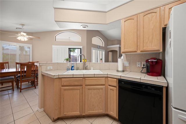 2264 Mountainside Drive, Bullhead City, AZ 86442