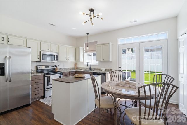 7712 Grapetree Court, Charlotte, NC 28215