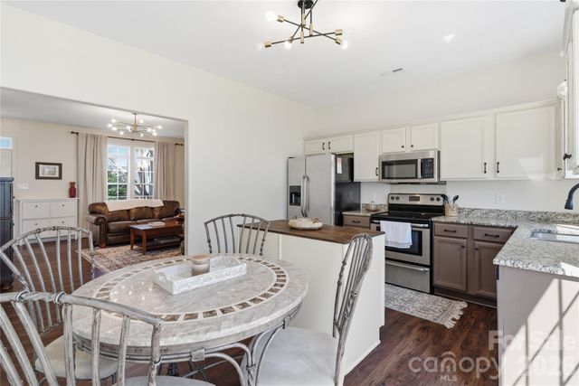 7712 Grapetree Court, Charlotte, NC 28215