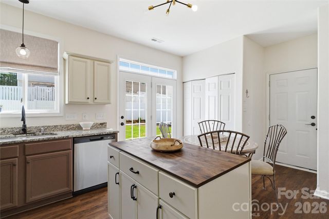 7712 Grapetree Court, Charlotte, NC 28215