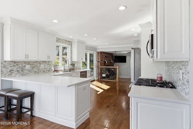 14 Koosman Drive, Leonardo, NJ 07737