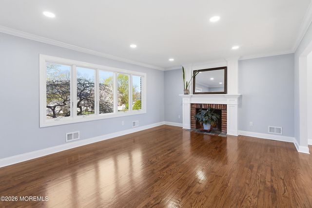 14 Koosman Drive, Leonardo, NJ 07737