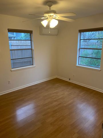 1805 Mohle DR B, Austin, TX 78703