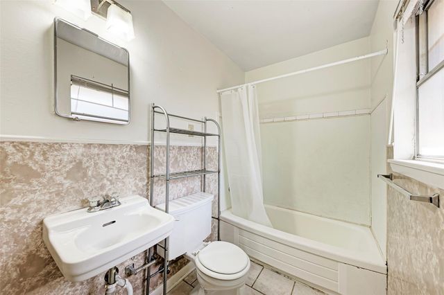 1805 Mohle DR B, Austin, TX 78703