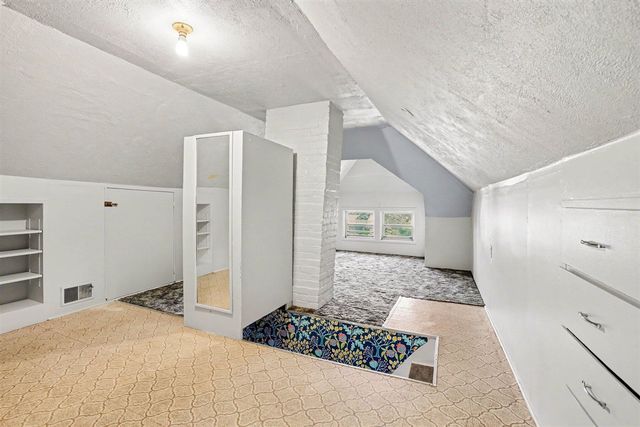 1330 W Maple Street, Kalamazoo, MI 49008