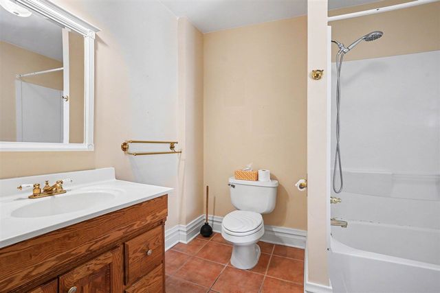 1330 W Maple Street, Kalamazoo, MI 49008