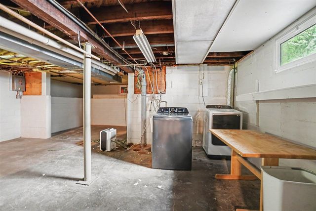 1330 W Maple Street, Kalamazoo, MI 49008