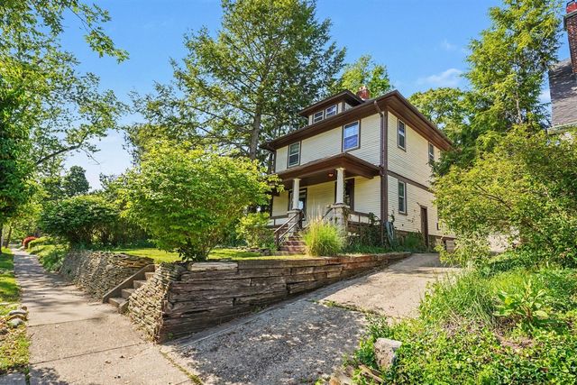 1330 W Maple Street, Kalamazoo, MI 49008