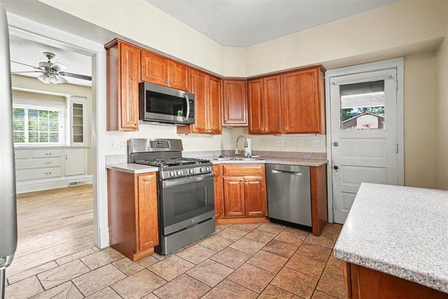 1330 W Maple Street, Kalamazoo, MI 49008