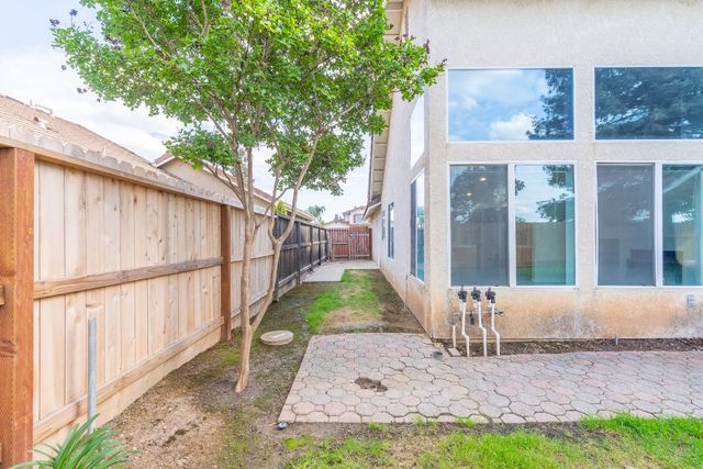 2671 Fremont Avenue, Clovis, CA 93611