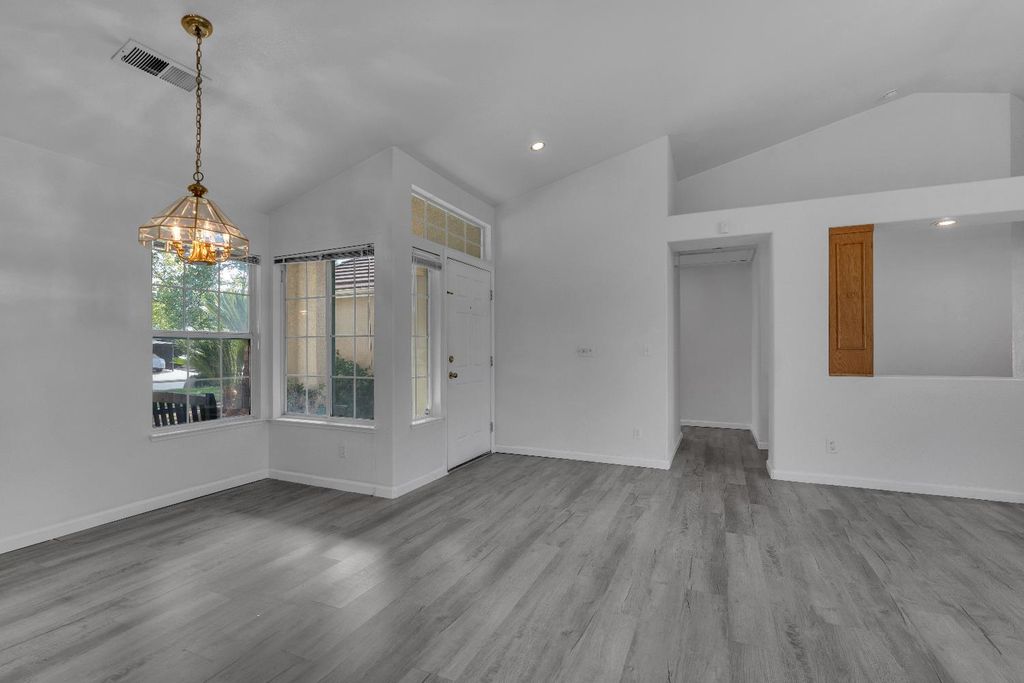 Image 4 of property listing at 2671 Fremont Avenue, Clovis, CA 93611