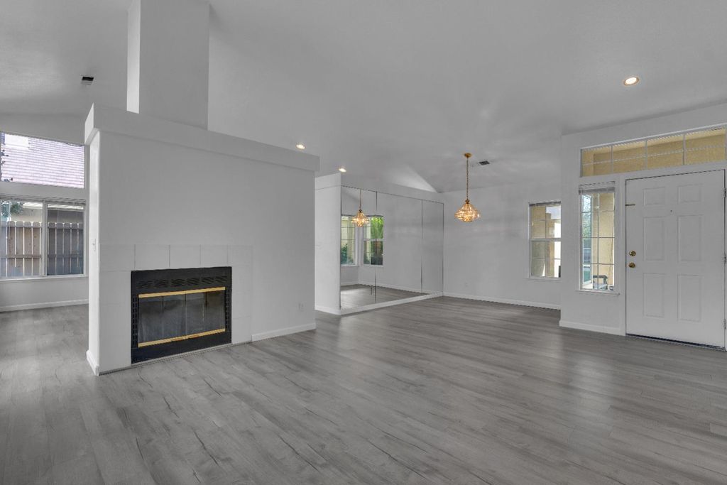 Image 5 of property listing at 2671 Fremont Avenue, Clovis, CA 93611