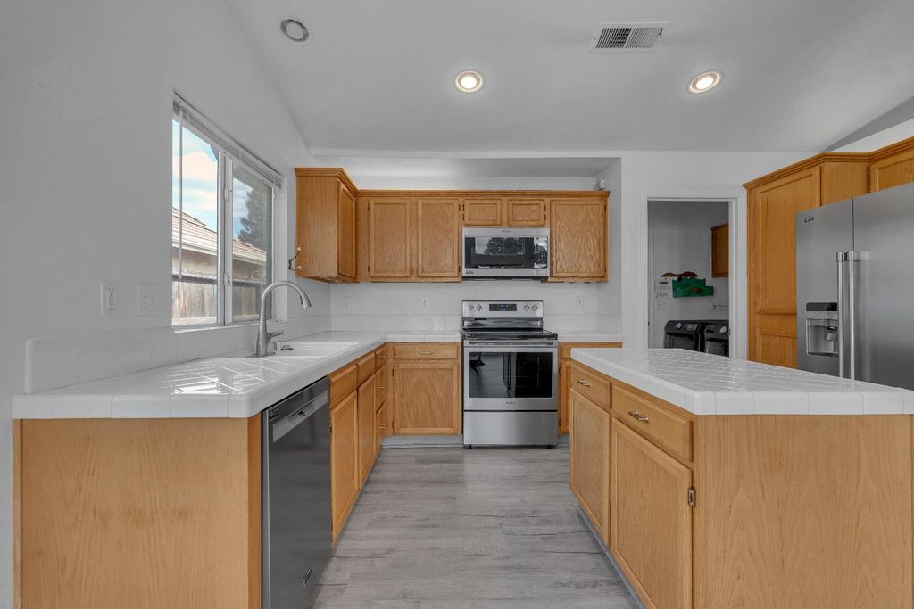 Image 6 of property listing at 2671 Fremont Avenue, Clovis, CA 93611