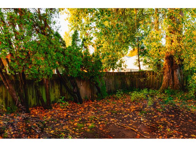 875 Se RENE Ave, Gresham, OR 97080