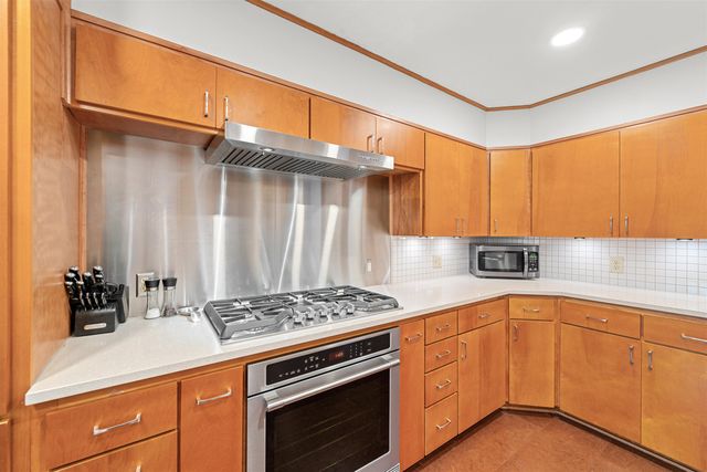 1818 Highland Ave, Salina, KS 67401