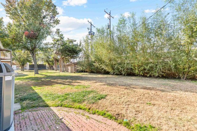 1818 Highland Ave, Salina, KS 67401