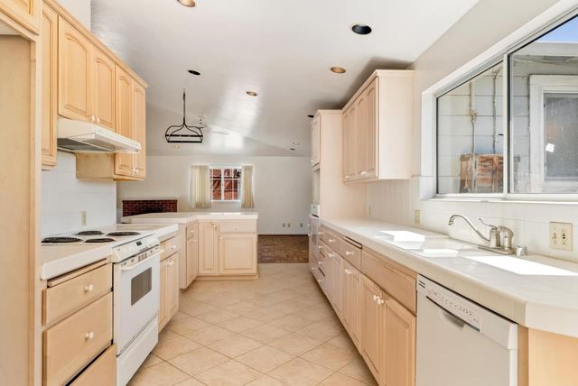 208 Angelus Drive, Salinas, CA 93906