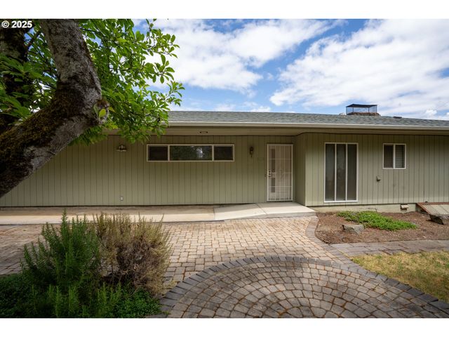 675 LORANE Hwy, Eugene, OR 97405