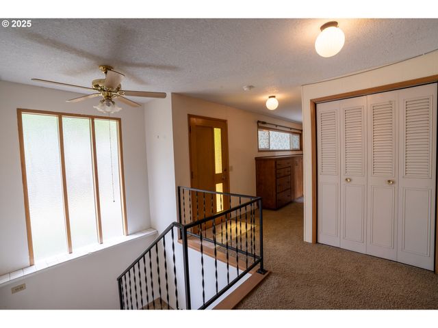 675 LORANE Hwy, Eugene, OR 97405