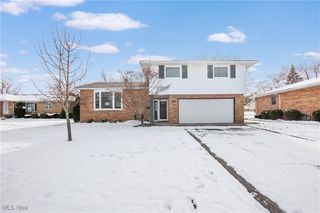 1184 Mayfair Drive, Seven Hills, OH 44131