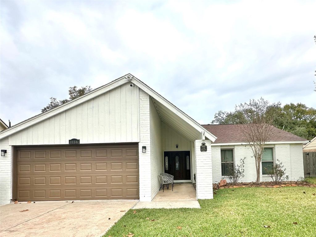 1116 N Heron Drive, Seabrook, TX 77586