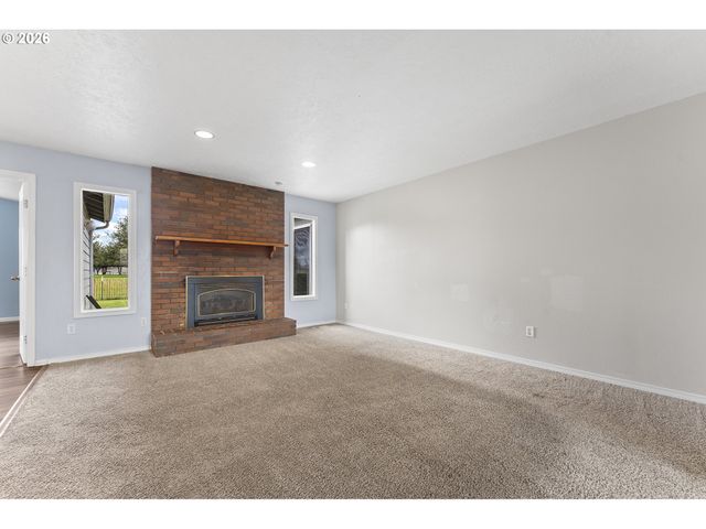 1275 Ne COUNTRY CLUB Ave, Gresham, OR 97030