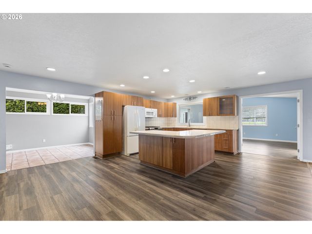 1275 Ne COUNTRY CLUB Ave, Gresham, OR 97030