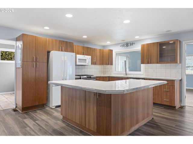 1275 Ne COUNTRY CLUB Ave, Gresham, OR 97030