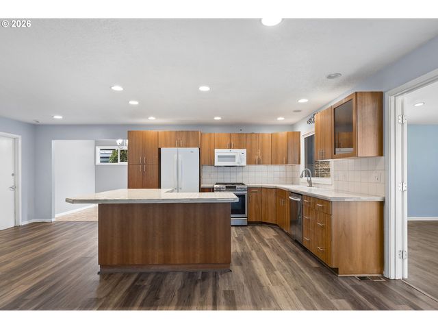 1275 Ne COUNTRY CLUB Ave, Gresham, OR 97030