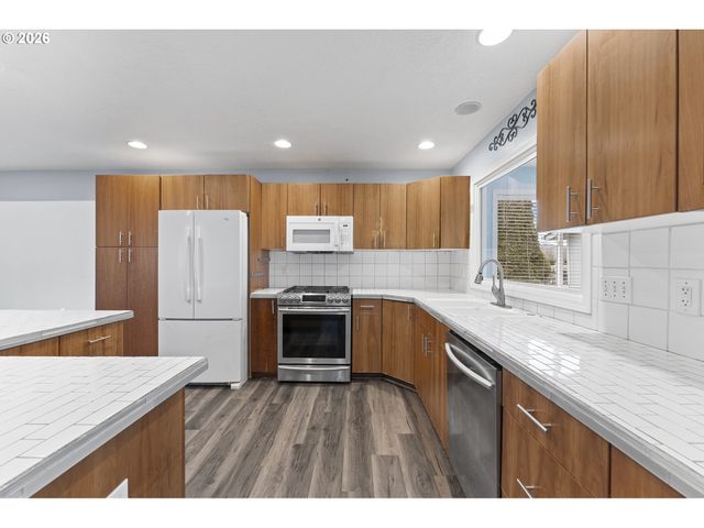 1275 Ne COUNTRY CLUB Ave, Gresham, OR 97030