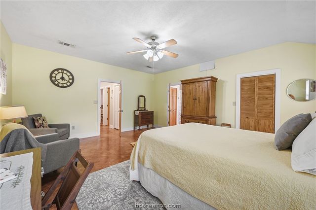1209 Deer Crossing Court, Bryan, TX 77807