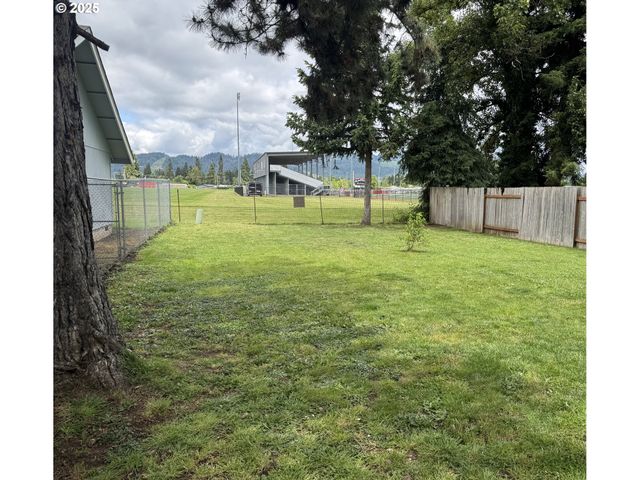 6002 A St, Springfield, OR 97478