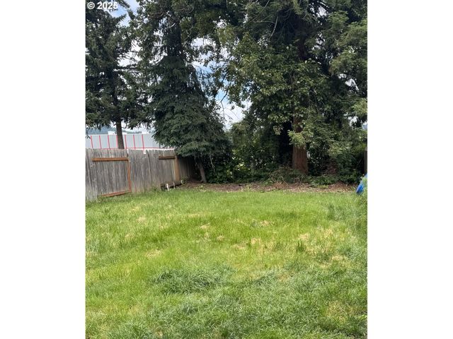 6002 A St, Springfield, OR 97478