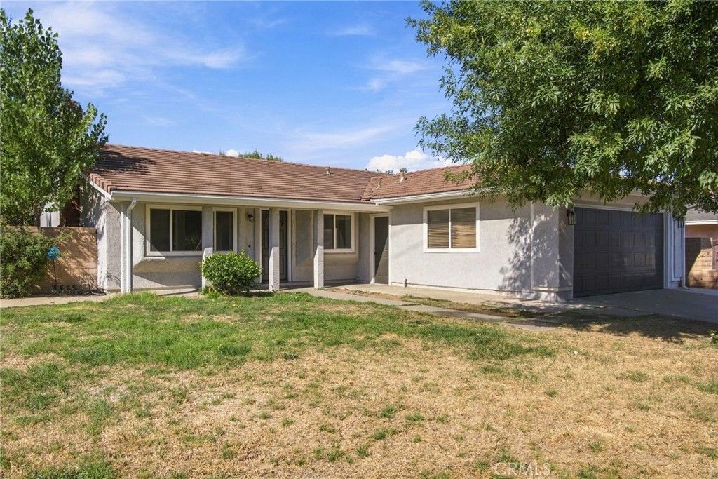 24361 Wabuska, Newhall, CA 91321 — photo 2