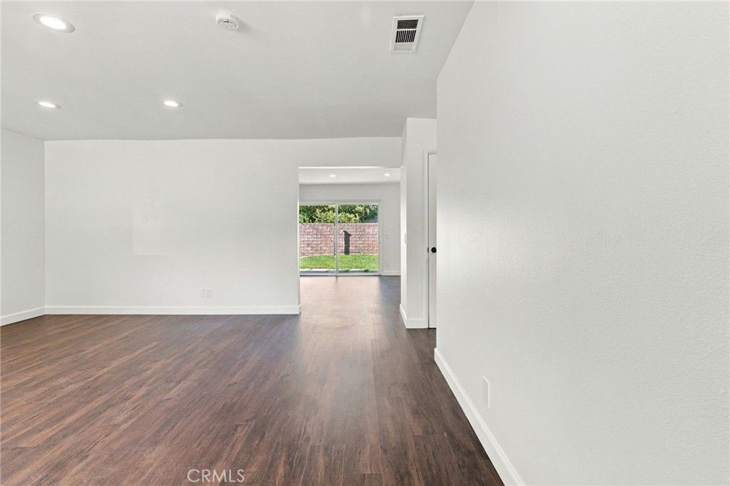 24361 Wabuska, Newhall, CA 91321 — photo 4