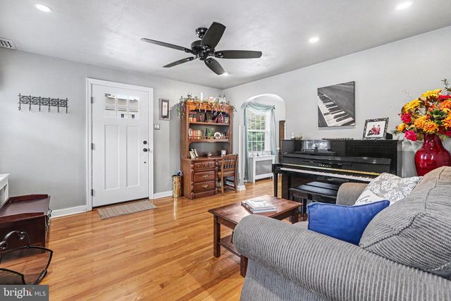 1707 LINCOLN DR, Camp Hill, PA 17011