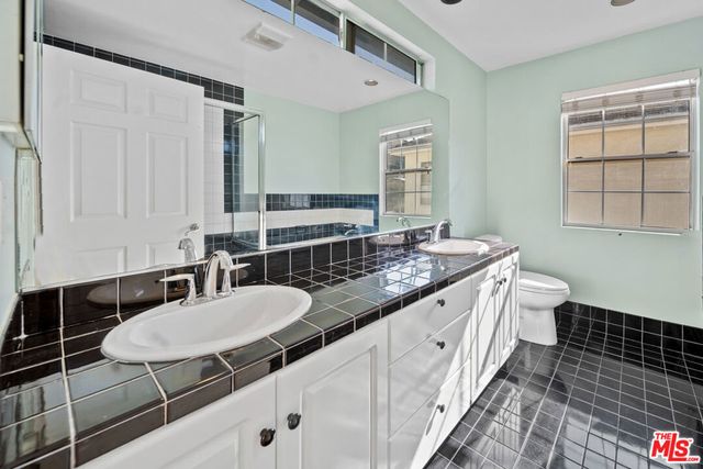 1453 S Durango Avenue, Los Angeles, CA 90035