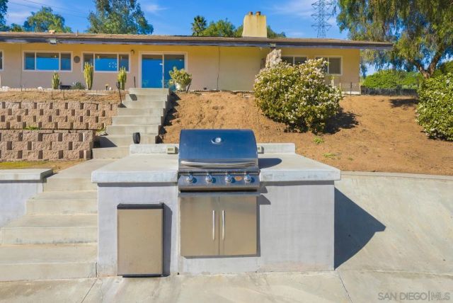 32337 Calle Codorniz, Valley Center, CA 92082