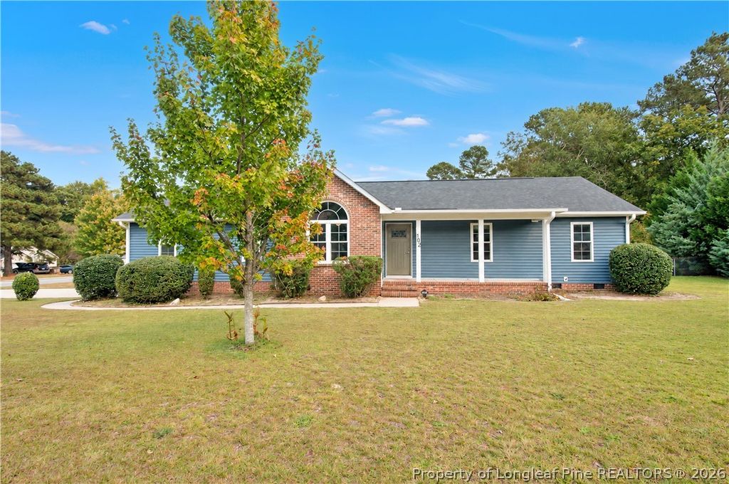 102 Dragoon Court Court, Raeford, NC 28376 — exterior