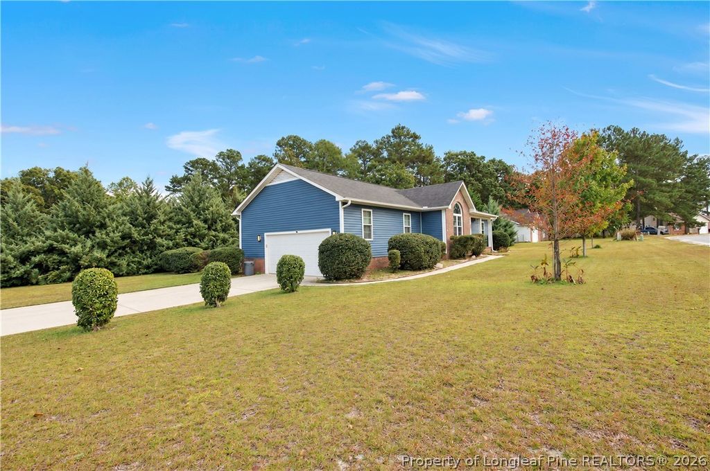 102 Dragoon Court Court, Raeford, NC 28376 — photo 2