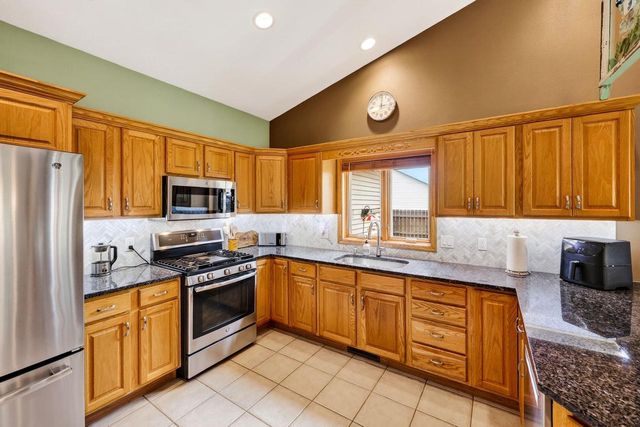 647 Grandview Drive, Sun Prairie, WI 53590