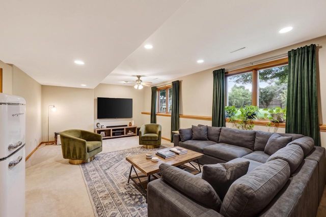 647 Grandview Drive, Sun Prairie, WI 53590