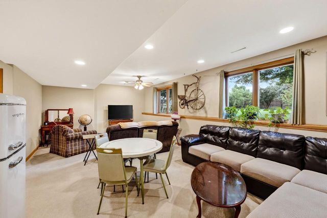 647 Grandview Drive, Sun Prairie, WI 53590