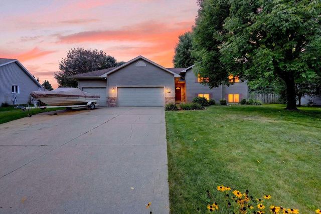 647 Grandview Drive, Sun Prairie, WI 53590