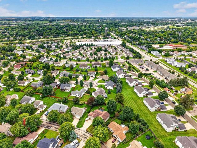 647 Grandview Drive, Sun Prairie, WI 53590